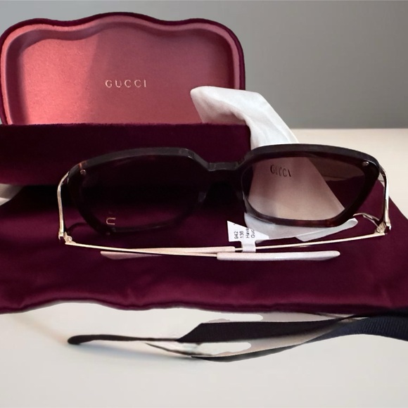 #64 NWOT-Gucci Glasses Brand New Never Worn - Picture 1 of 3